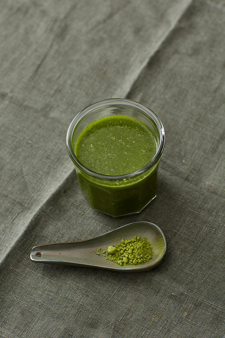 matcha chia smoothie